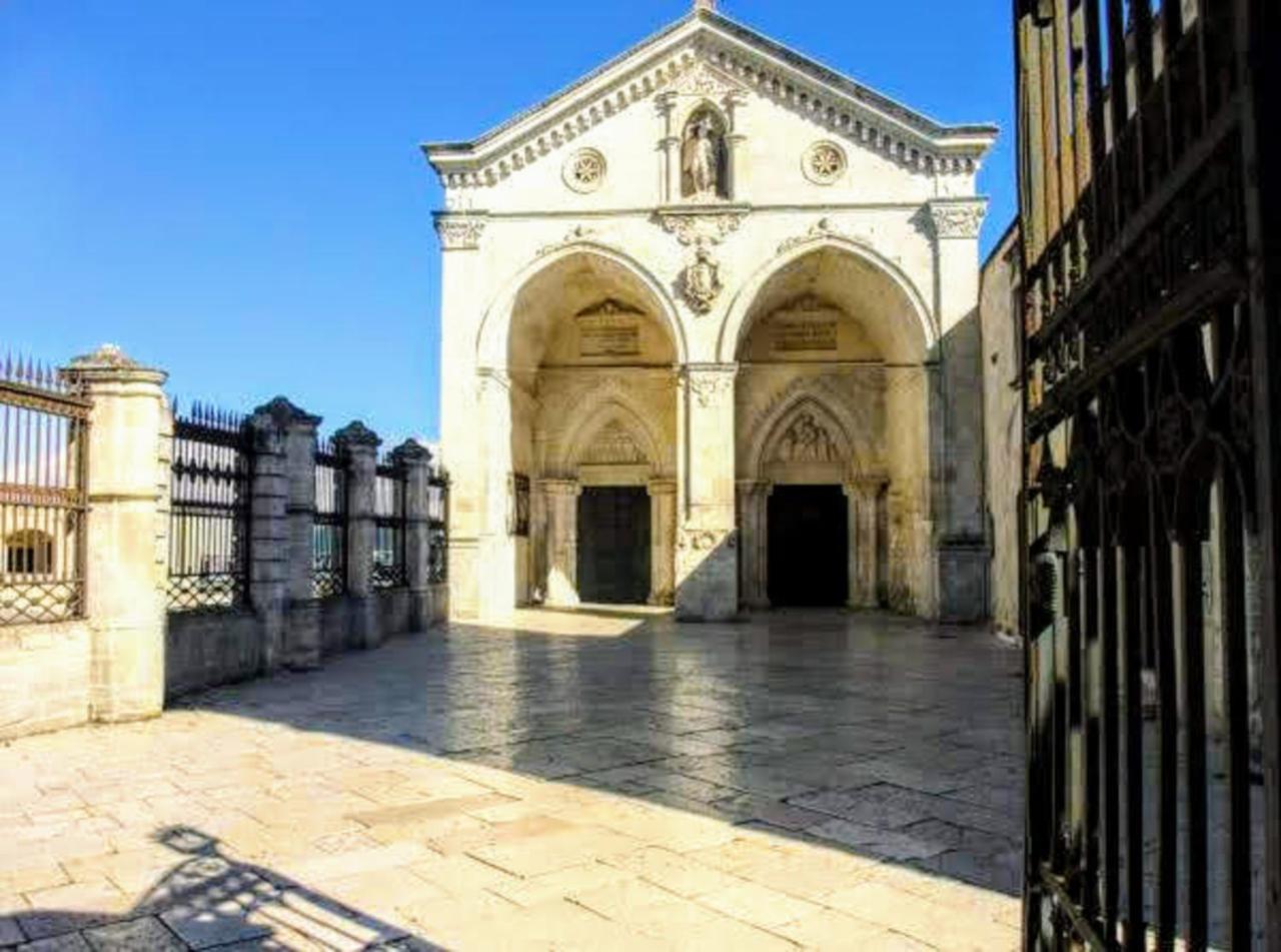 Suite Rotari - Affitti Brevi Italia Monte SantʼAngelo Exteriör bild